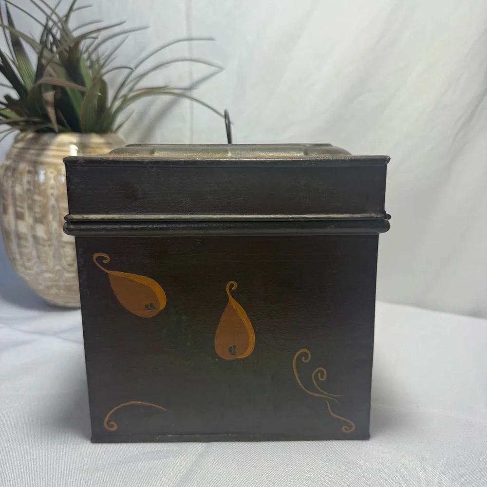 Vintage Metal Storage Box with Floral Design - Picture 4 of 11